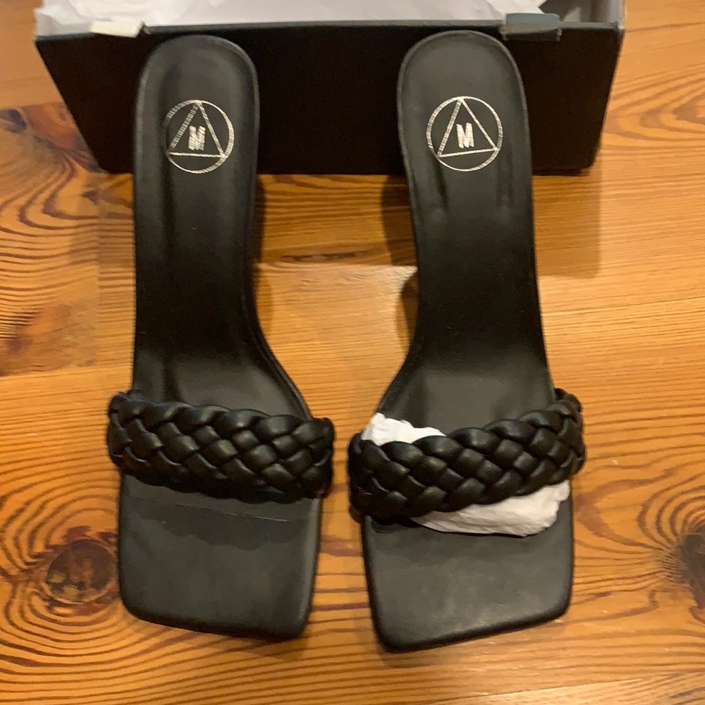 Square toe kitten heel